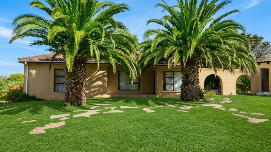 5 Bedroom Property for Sale in Uilenkraalsmond Western Cape